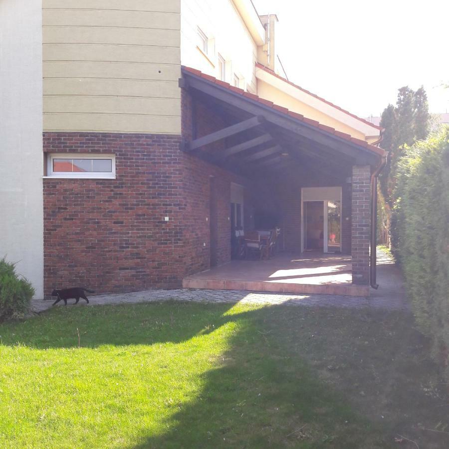 Villa Kysucka Senec Buitenkant foto