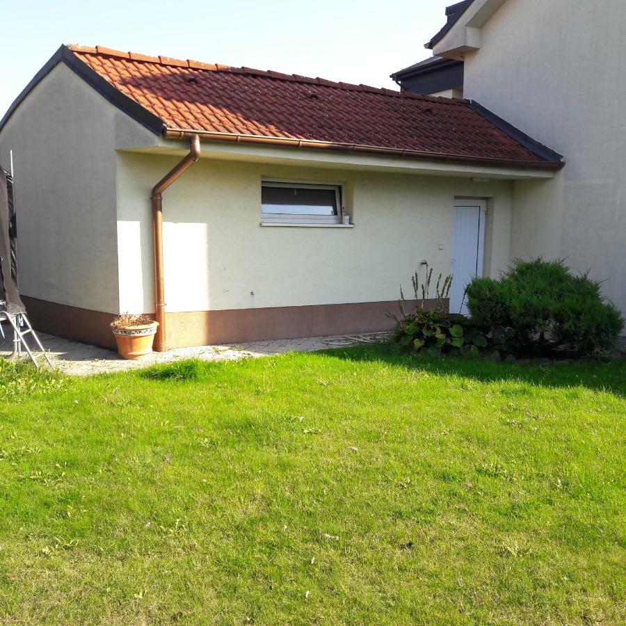 Villa Kysucka Senec Buitenkant foto